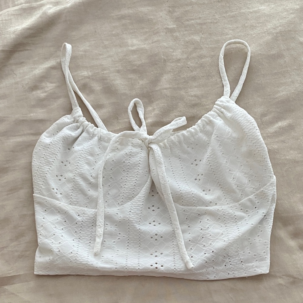 SHEIN White Eyelet Lace Crop Top